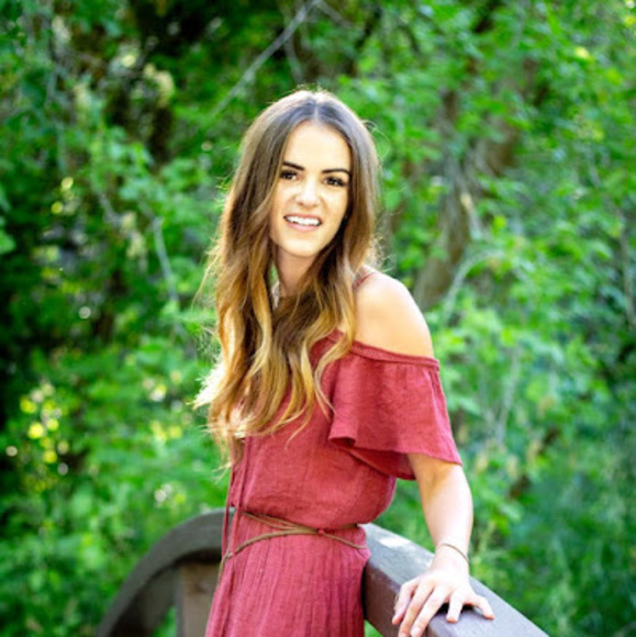 Meet your Posher, Coutney allison - Picture 1 of 1